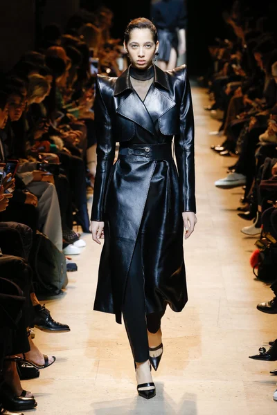 Look 3